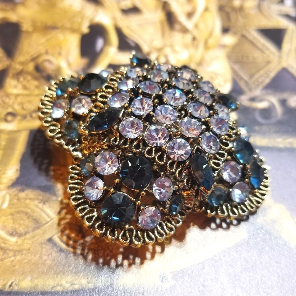 Vintage LISNER Sapphire Blue Rhinestone Domed Brooch MINT